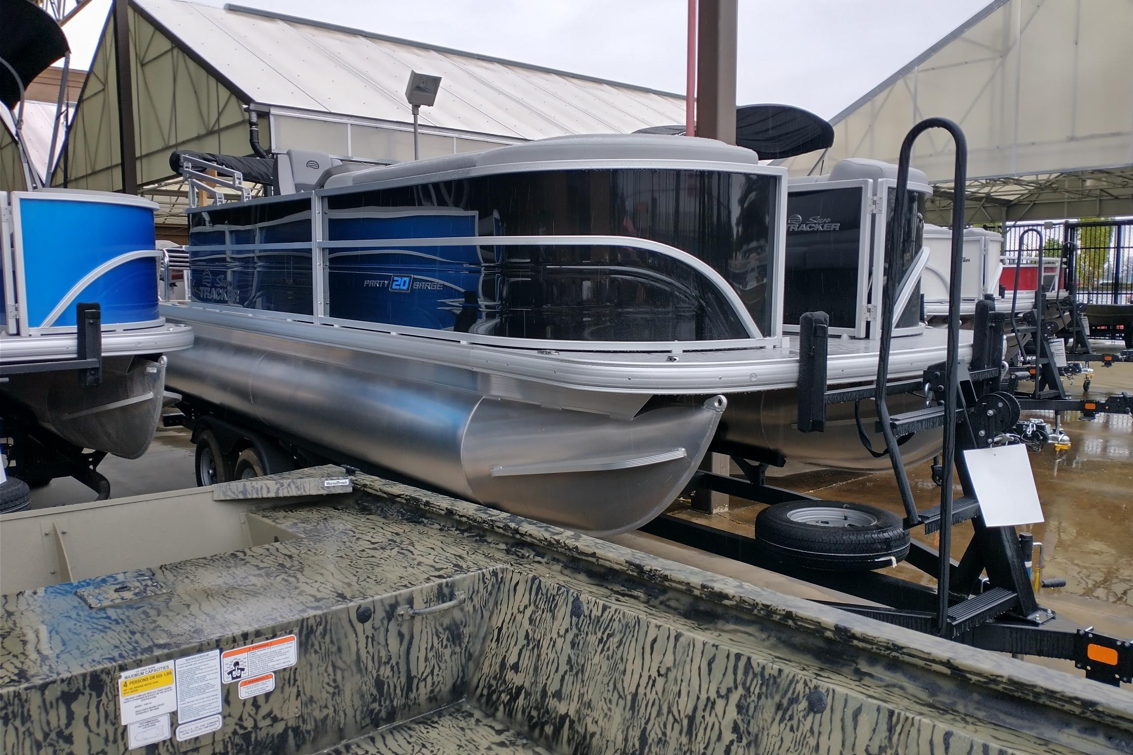 2026 Sun Tracker Party Barge 20 DLX