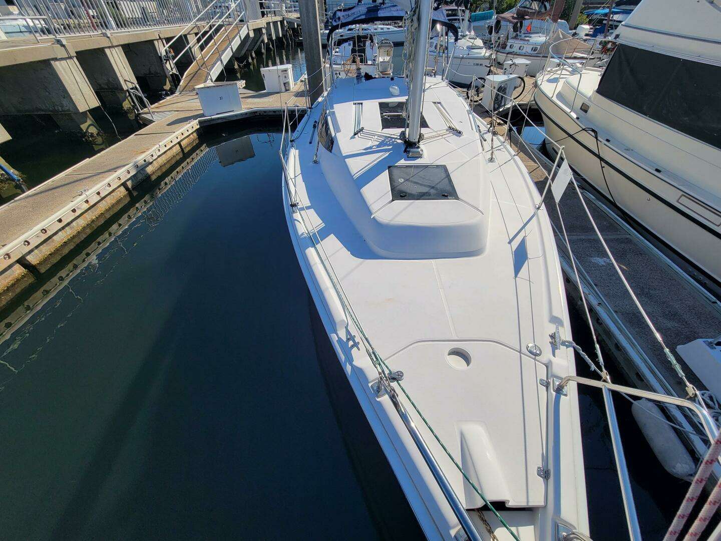 2013 Hunter 33 - Image 13