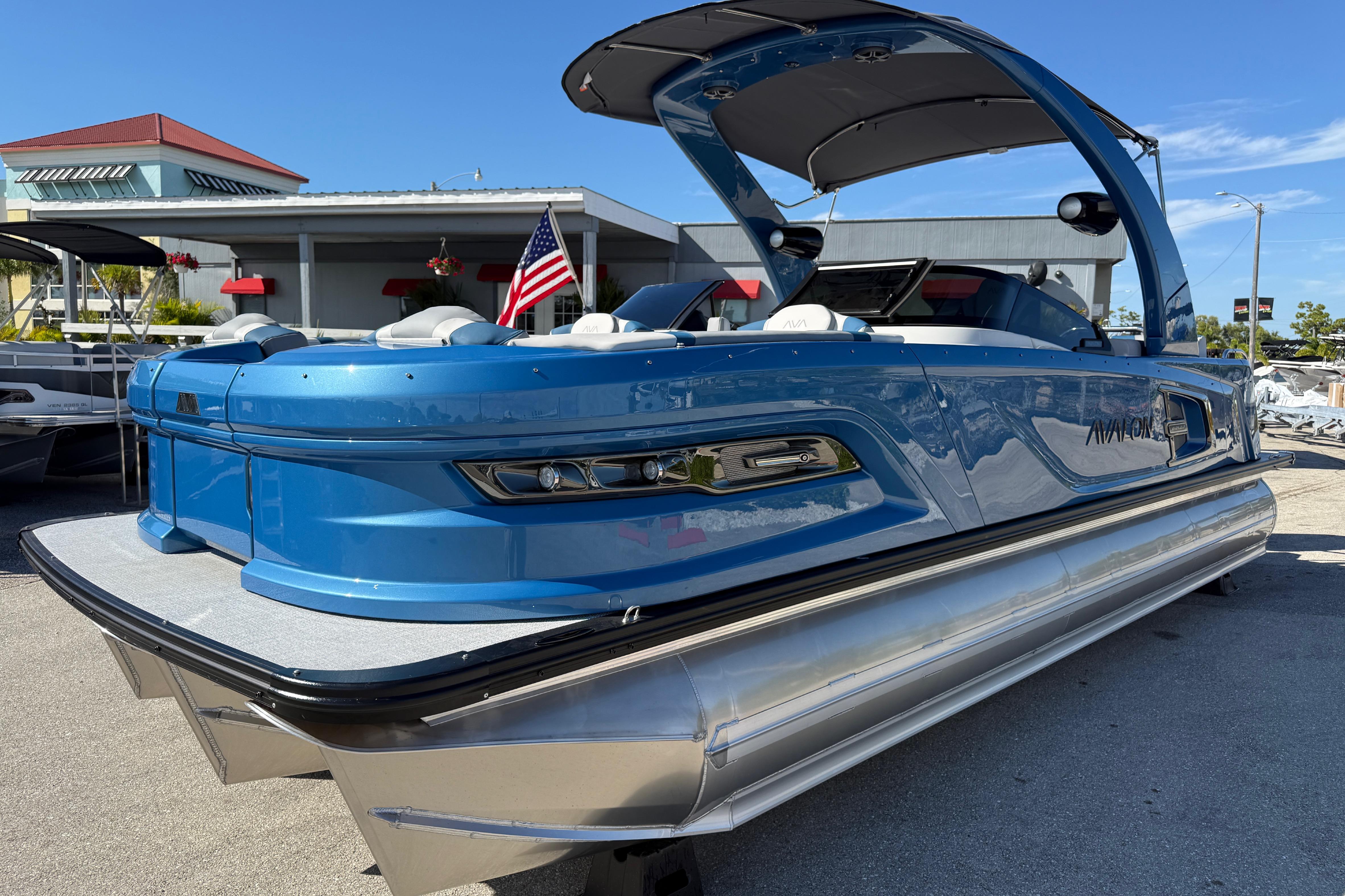 2026 Avalon 2585 Excalibur Windshield Quad Lounger Shift, Tri toon, Mercury 400hp V-10