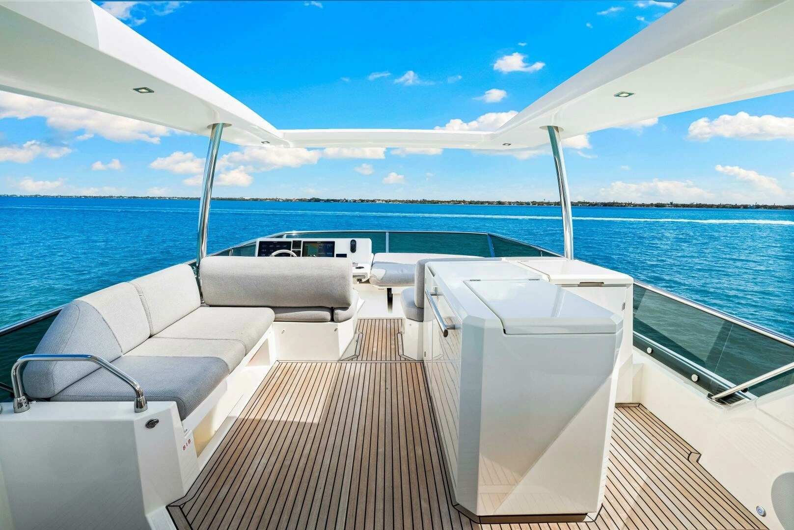 2019 Prestige 630 Flybridge - Image 15