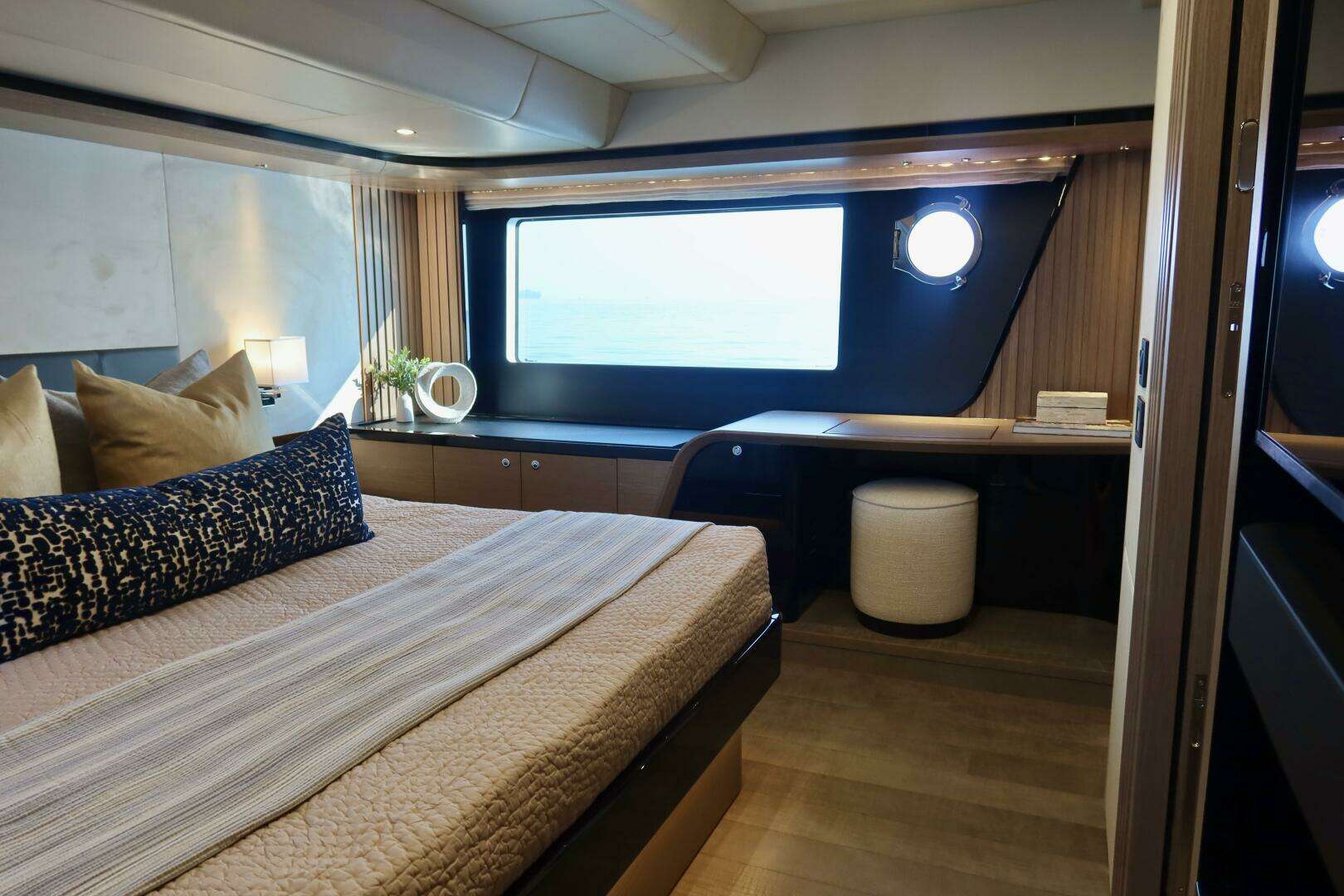 2026 Absolute 58 Navetta - Image 27