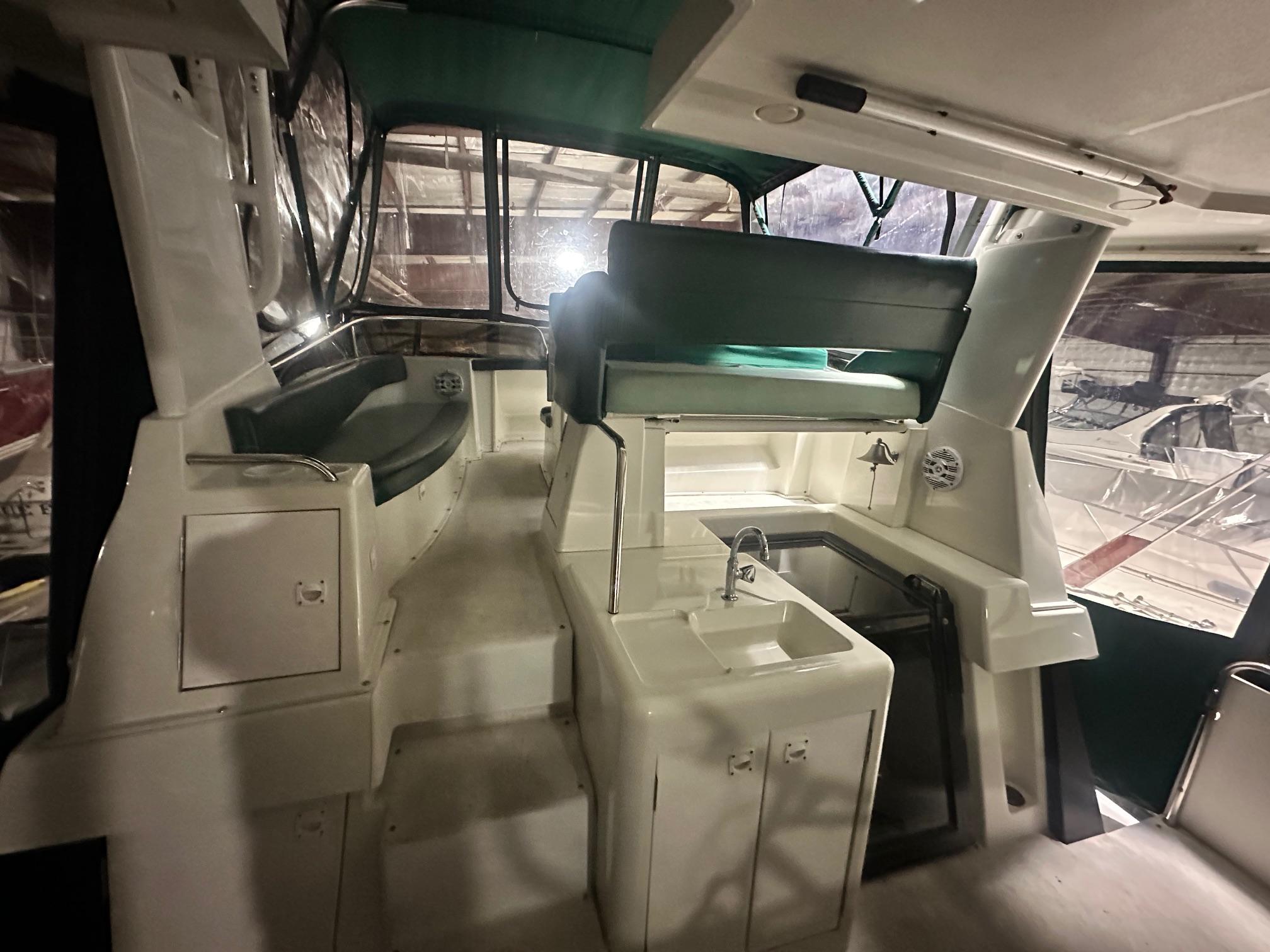1992 Silverton 34 Motor Yacht - 16