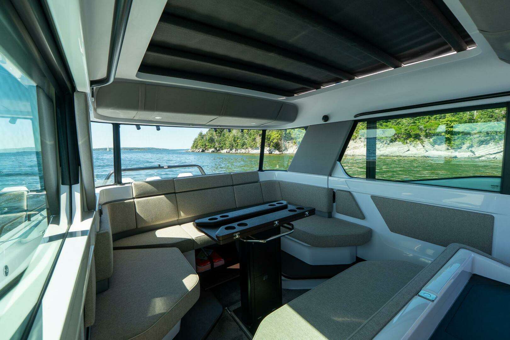 2025 Axopar Cross Cabin - Image 41