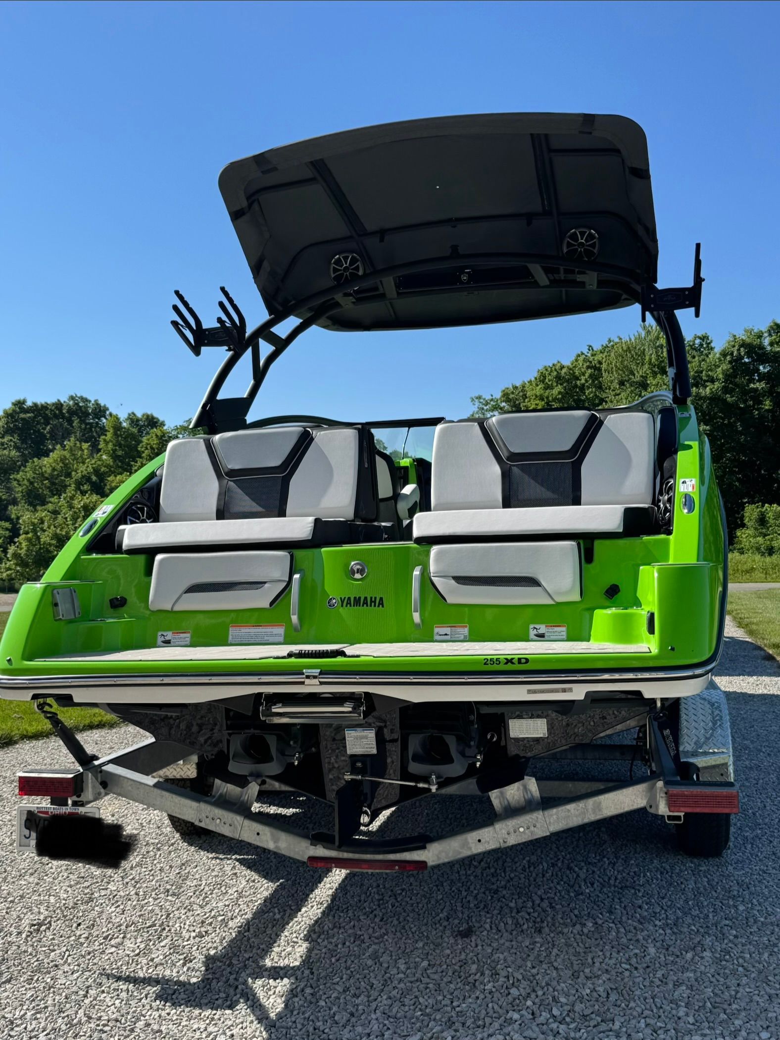 Yamaha 255XD 2022 with bright green rear and black canopy on a trailer.