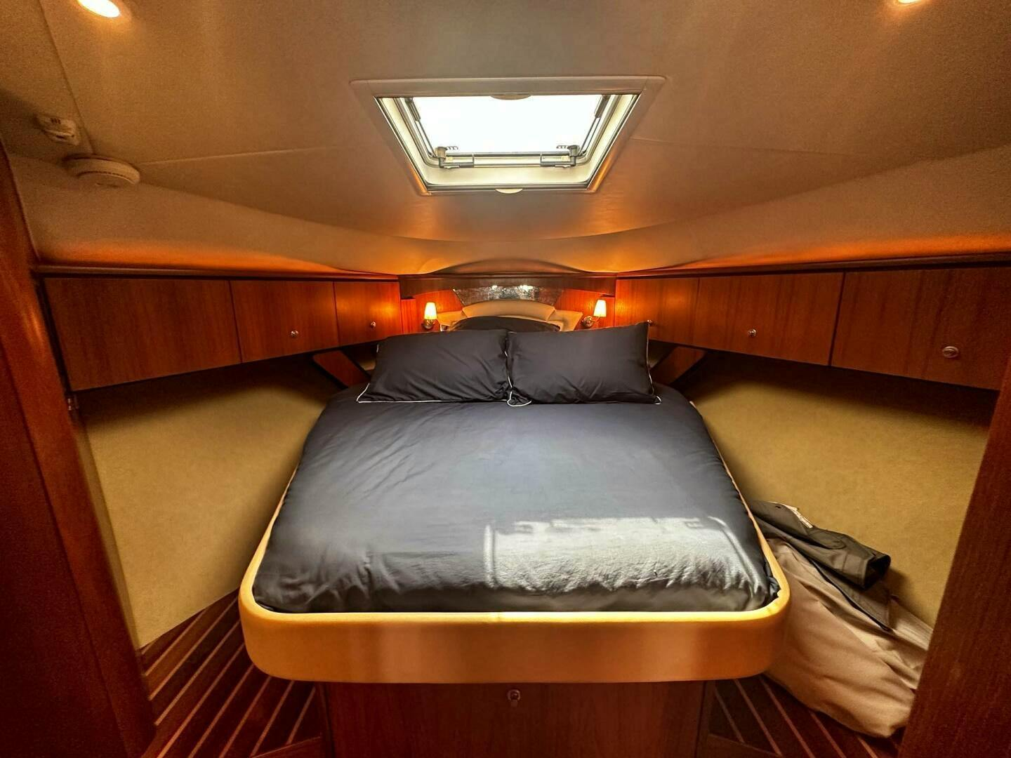 2008 Tiara Yachts — - Image 10