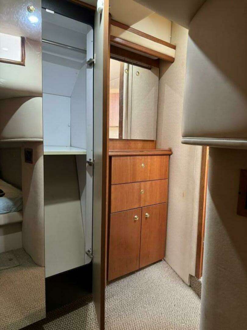 2001 Cruisers 4270 - Image 23