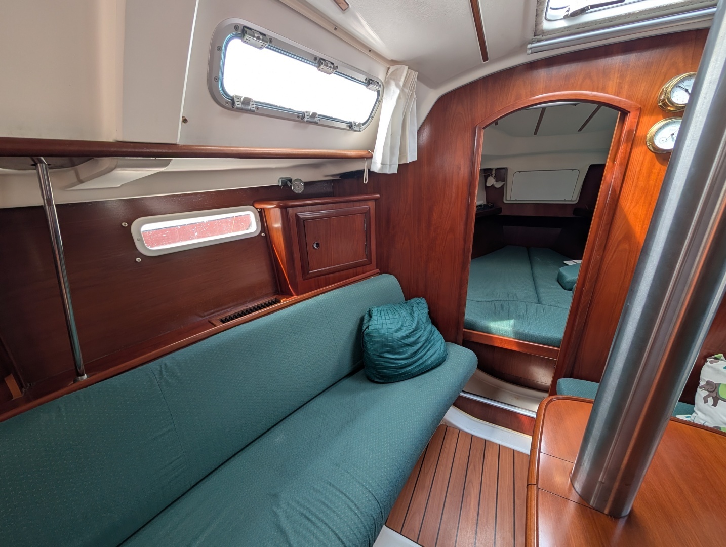 2003 Beneteau 331 - Image 12