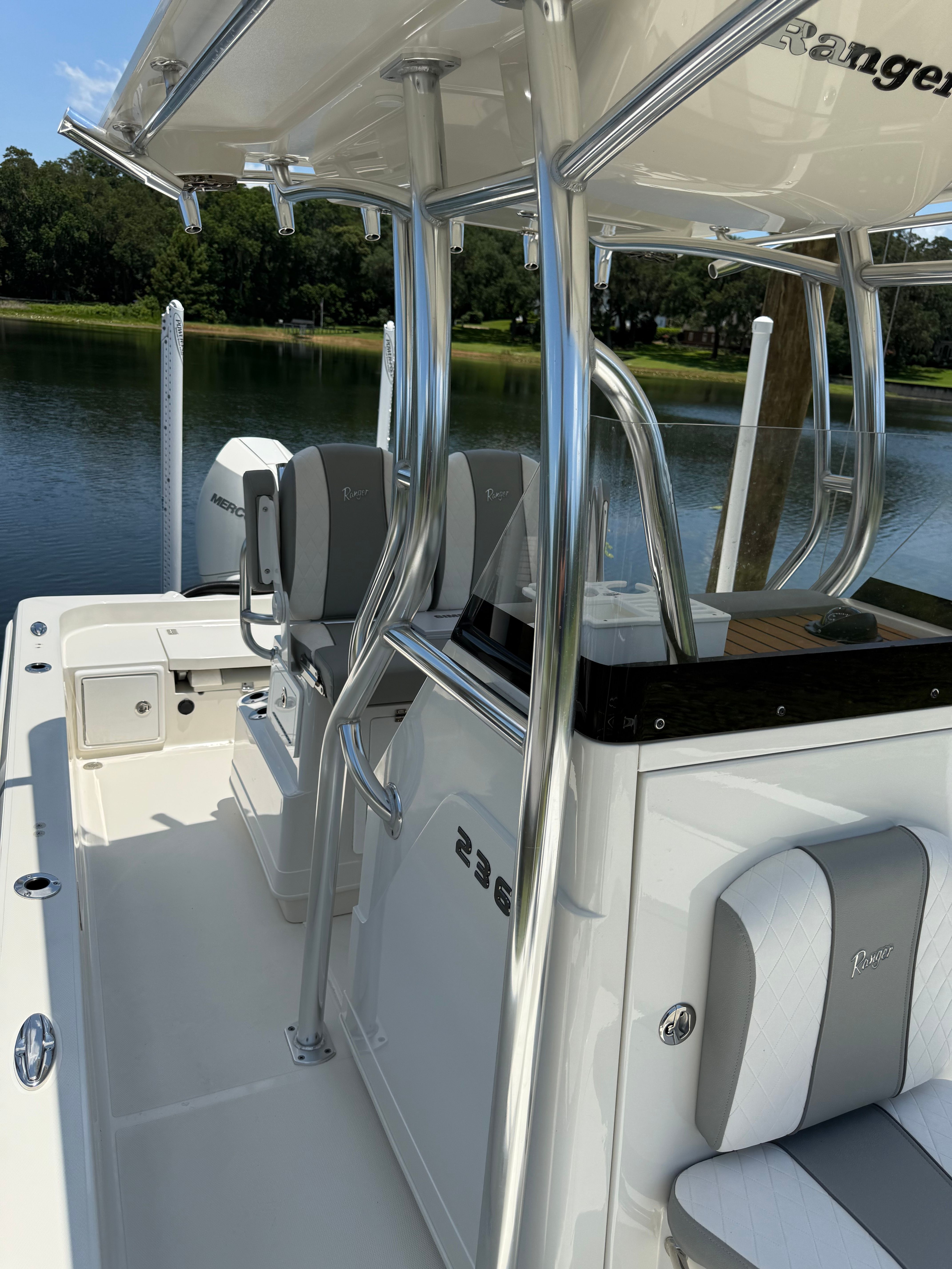 2021 Ranger 2360 Bay - 17