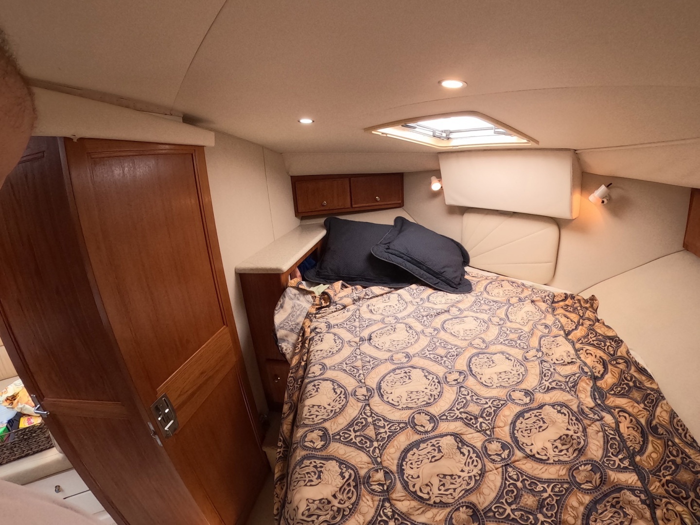 2000 Carver 406 Motor Yacht - Image 4