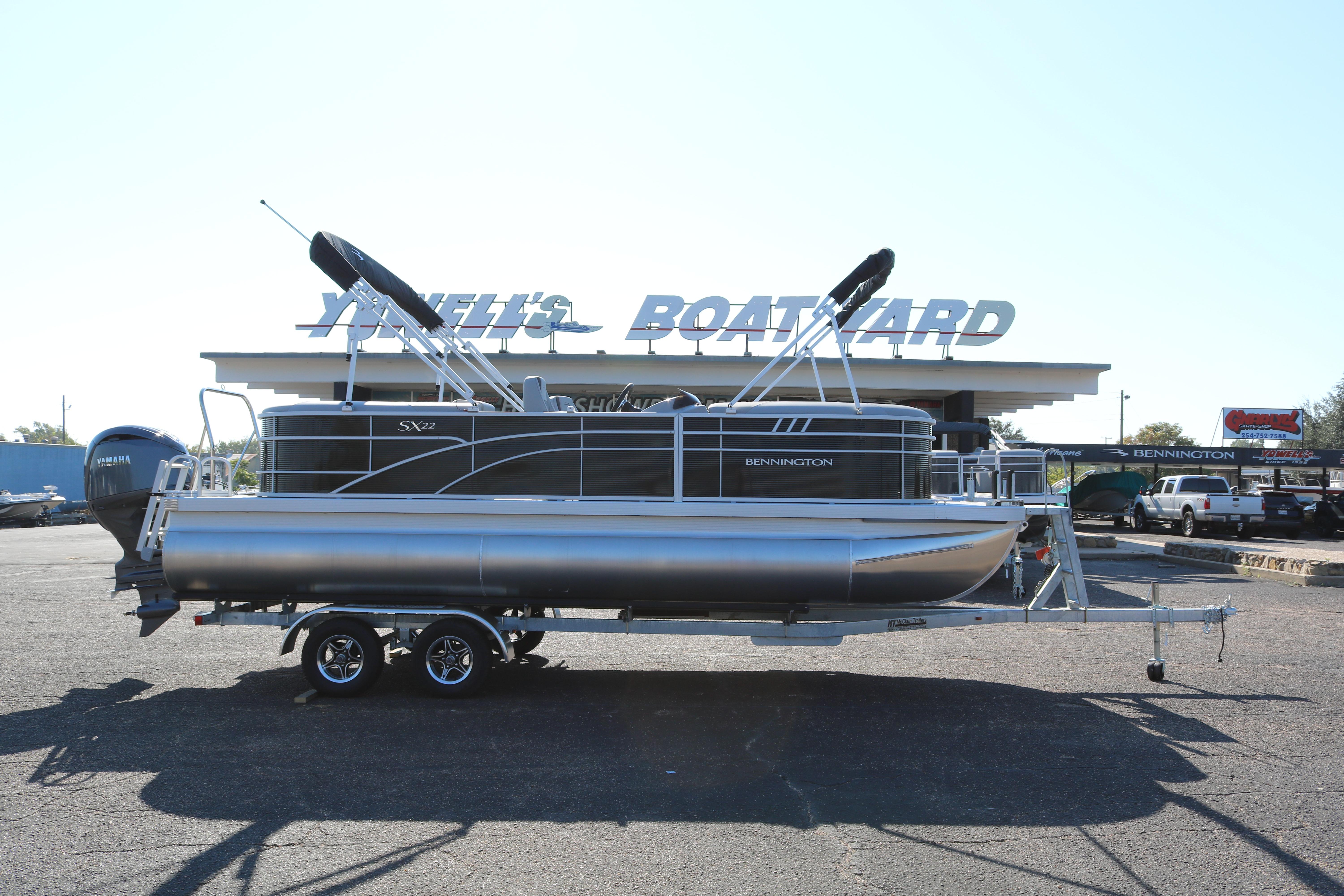2026 Bennington 22SX Stern Radius