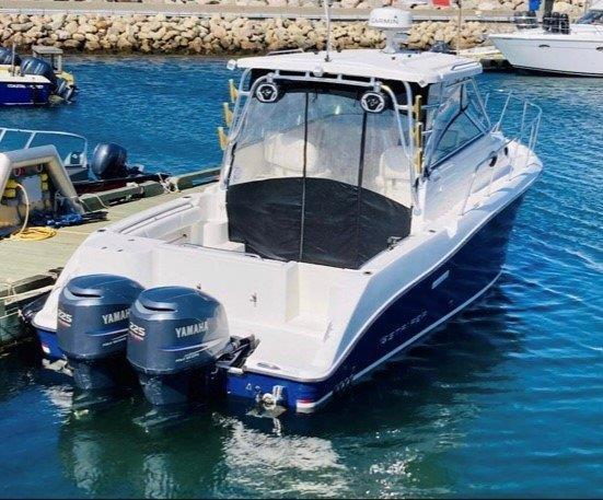 2007 Seaswirl Striper 2901 Walkaround O/B with twin Yamaha engines docked in marina.
