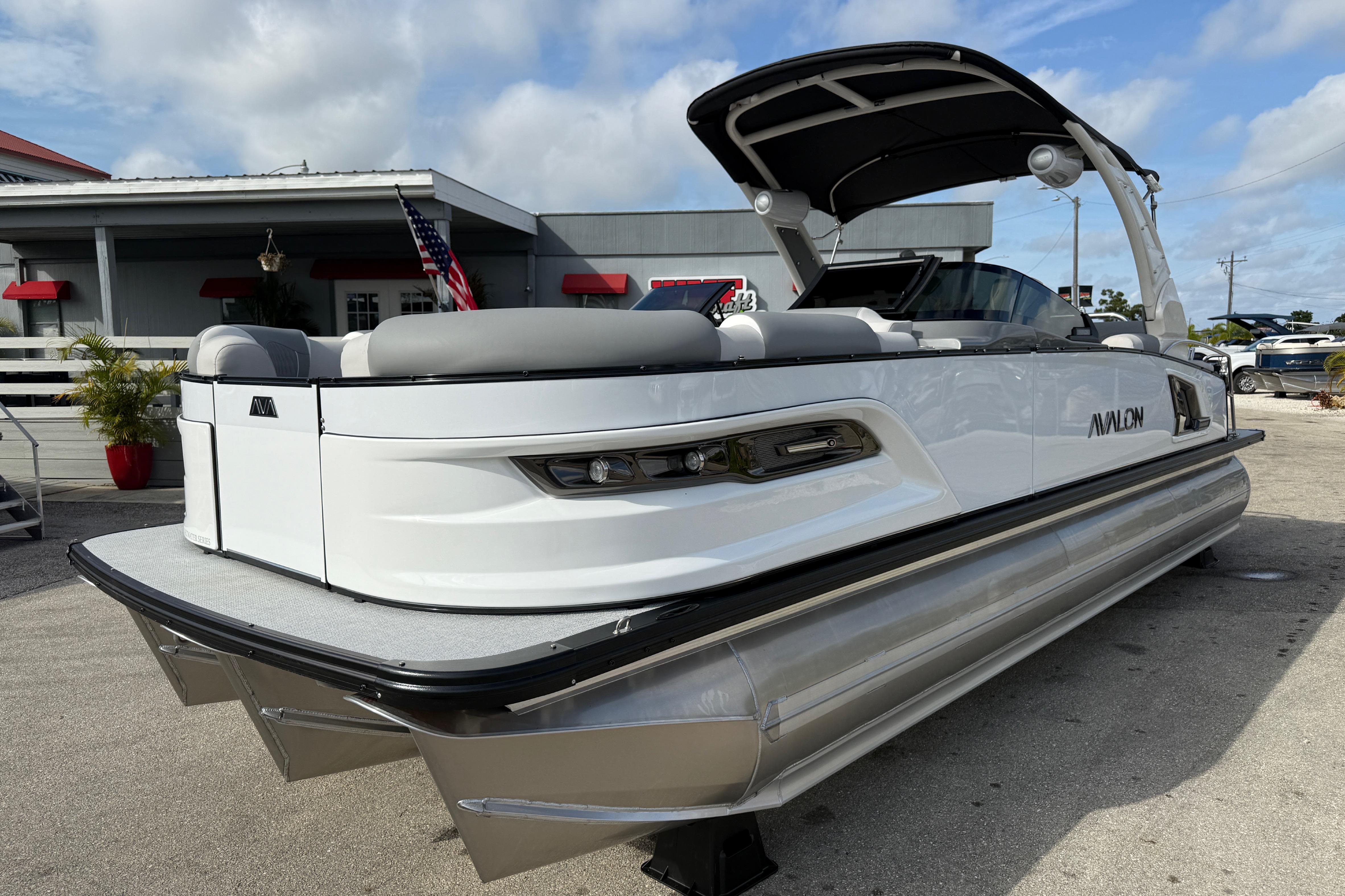 2026 Avalon 2585 Excalibur LTD Winshield Quad Lounger, Tri Toon, Mercury V-10 Motor