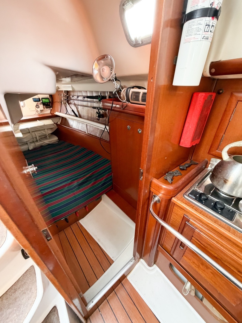 2007 Beneteau 323 - Image 16