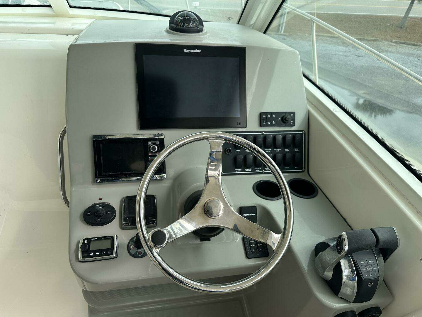 2016 Boston Whaler 315 Conquest - Image 10