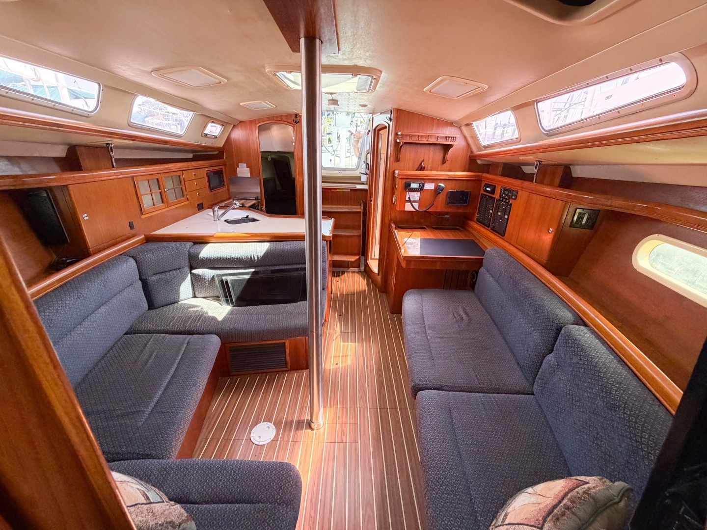 2005 Hunter 36 - Image 72