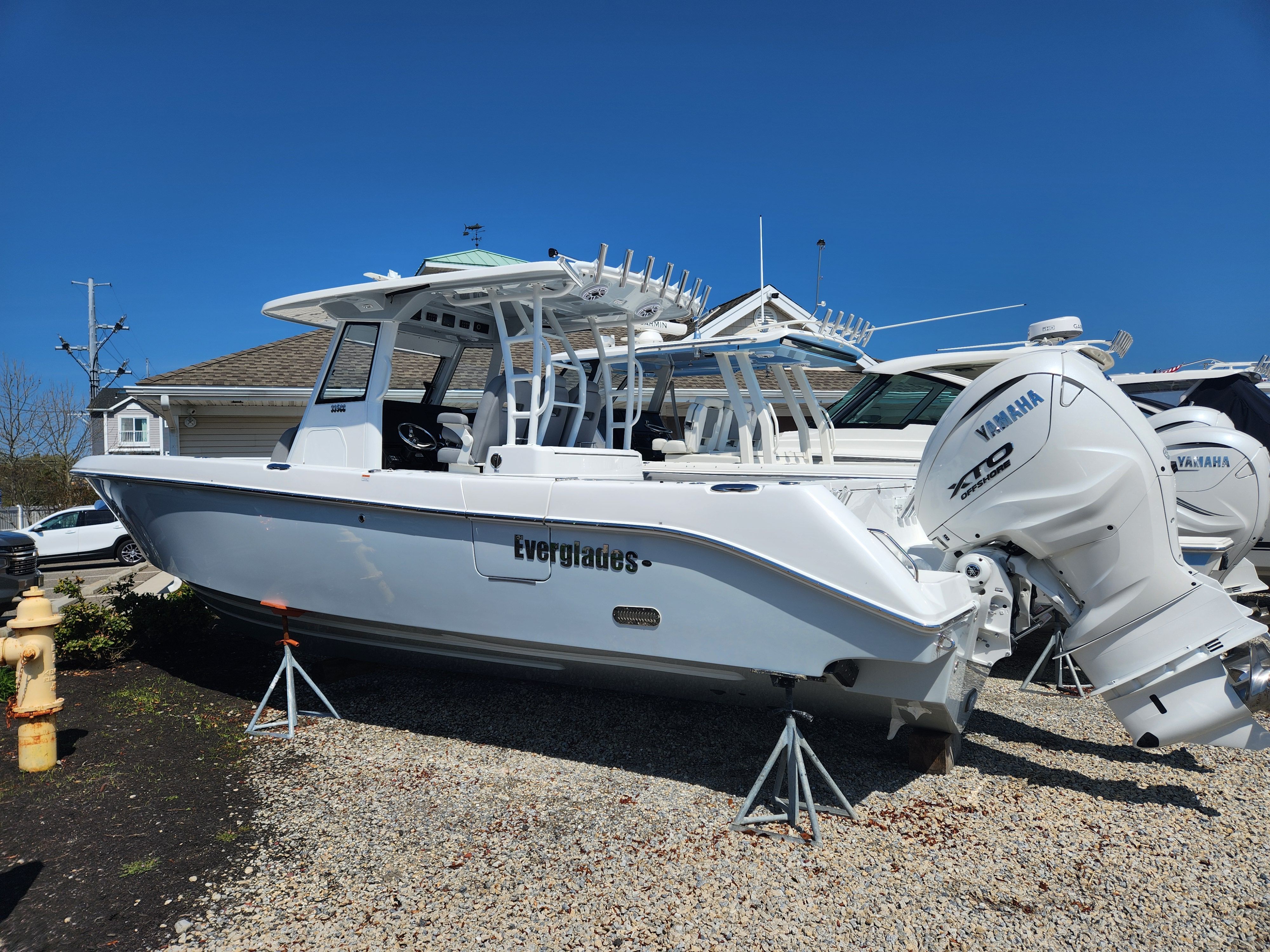 2025 Everglades 335 Center Console