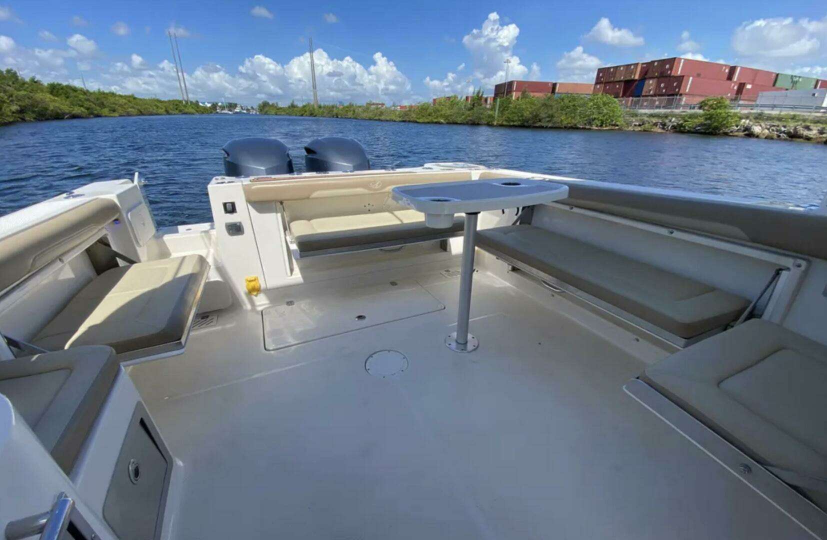 2018 Sailfish 325 DC - Image 10