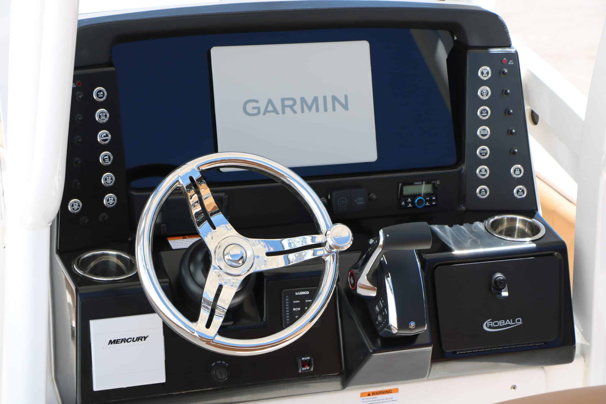 2026 Robalo 246 Cayman - 18