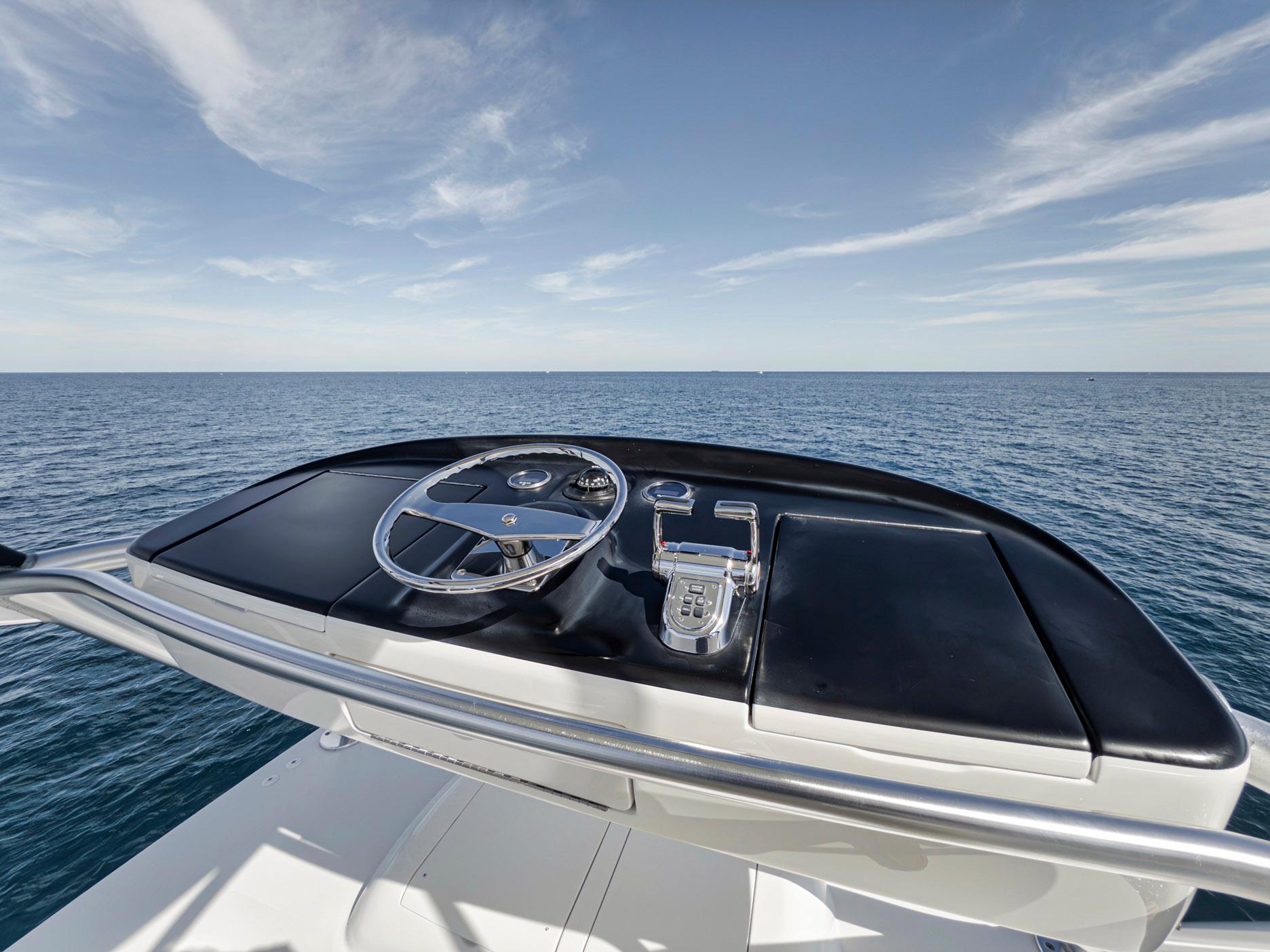 2015 Viking 70 Convertible - 74