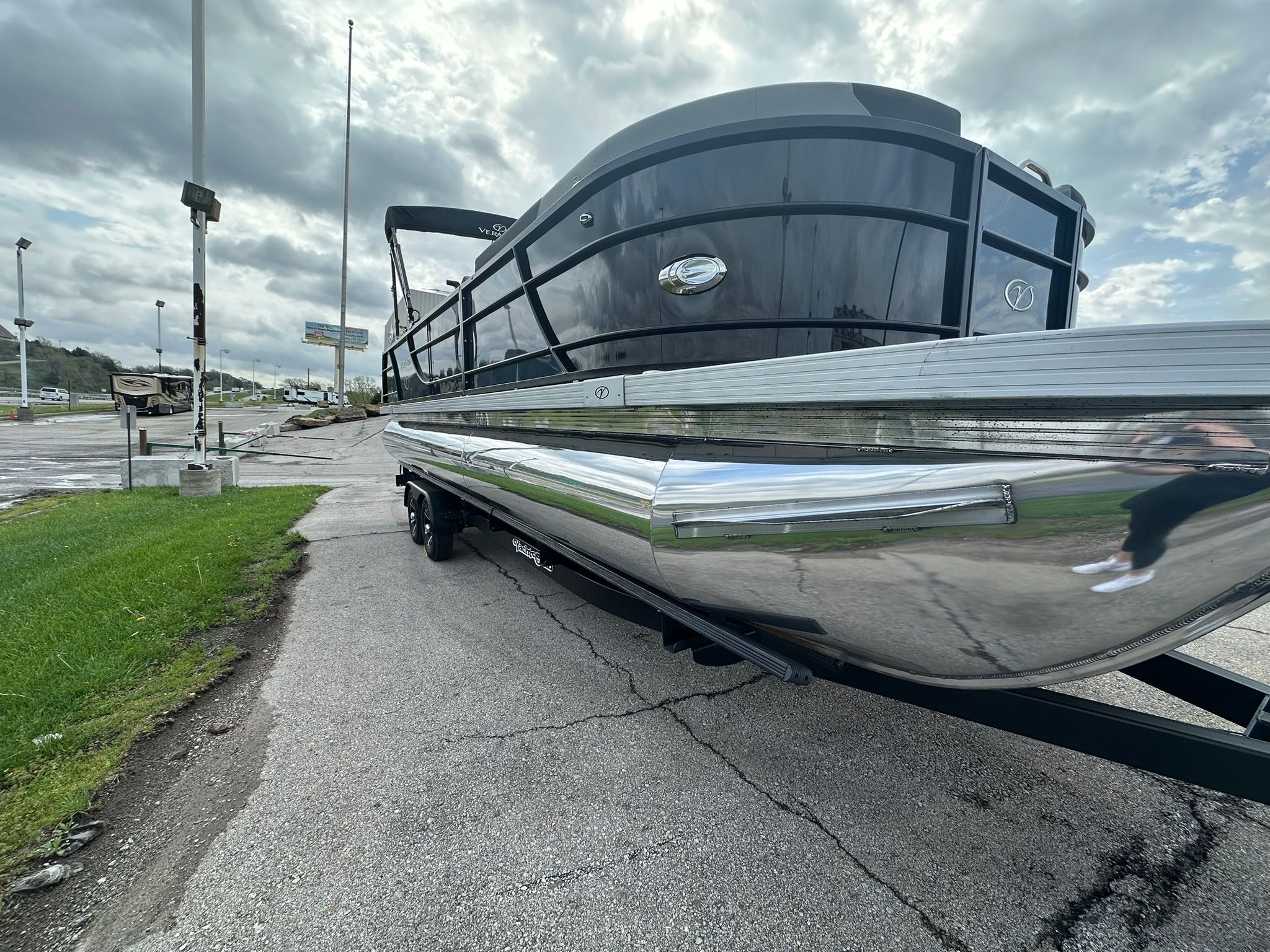 2023 Veranda Relax VR25VLB pontoon boat on a trailer.