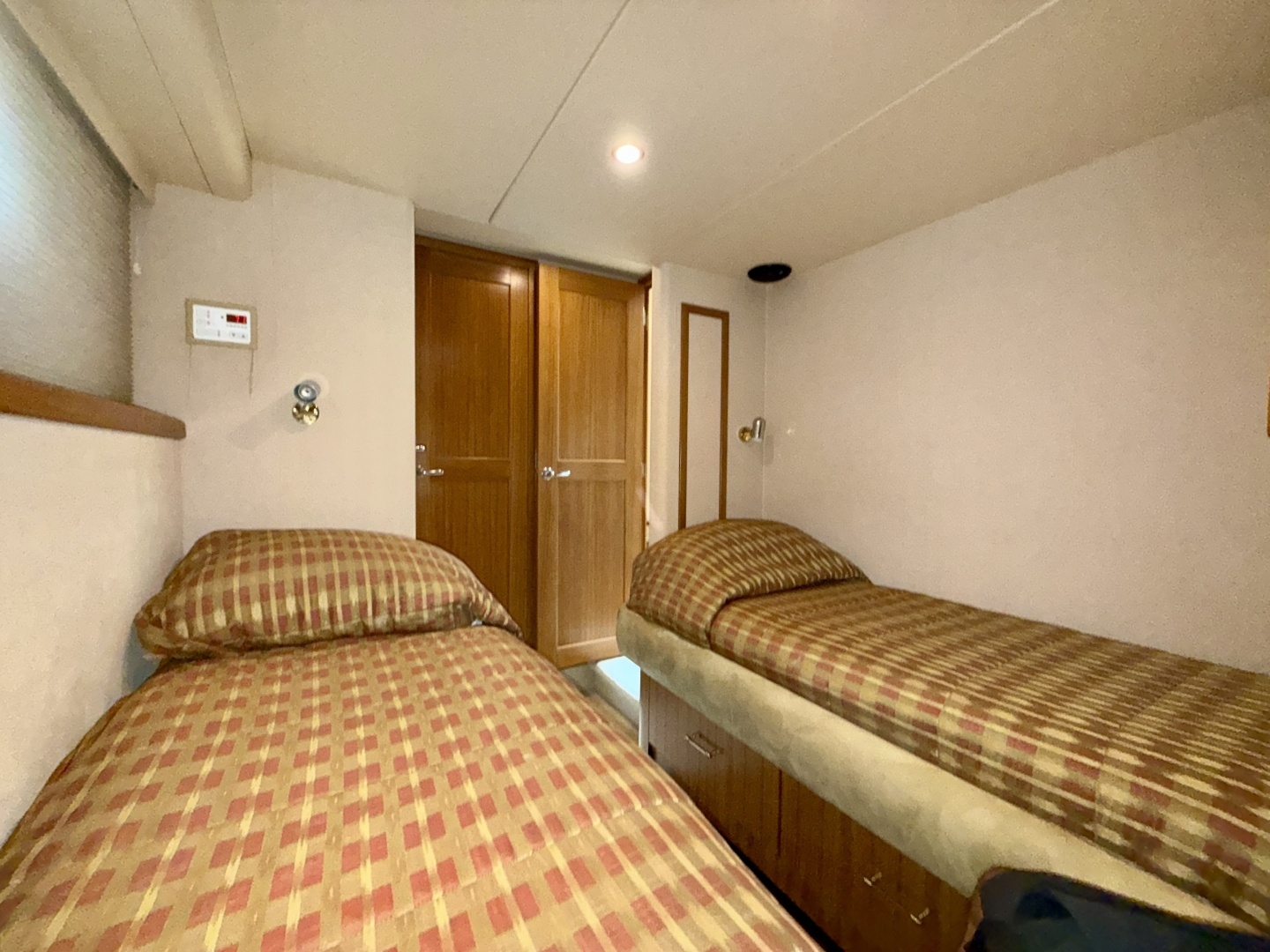 2001 Pacific Mariner — - Image 27