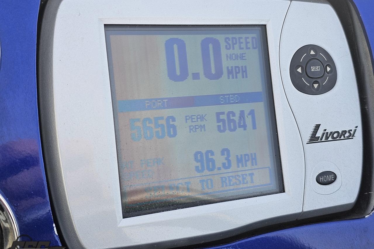 Livorsi display on 2007 Hustler 41 Razor showing RPM and speed data.