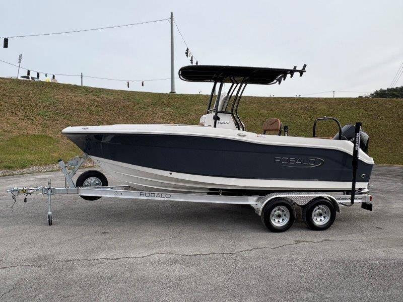 2025 Robalo R202 Explorer - 25