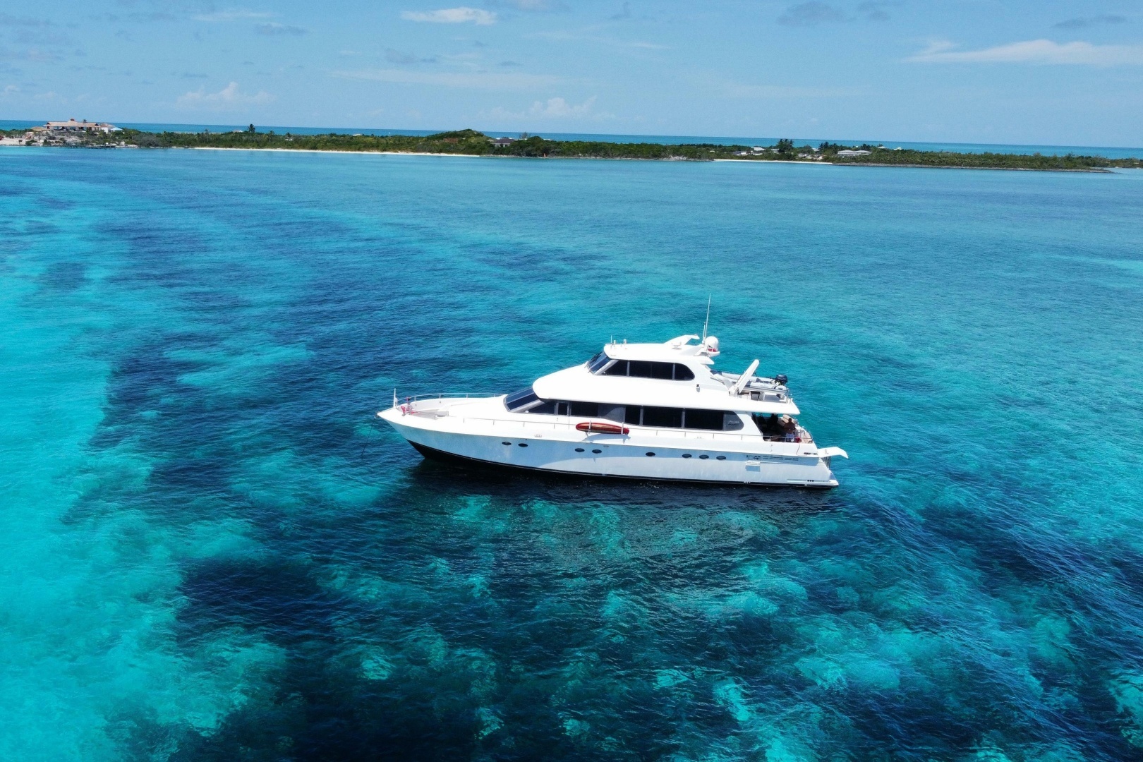 1998 Lazzara Yachts 76 Skylounge Grand Salon - Image 2