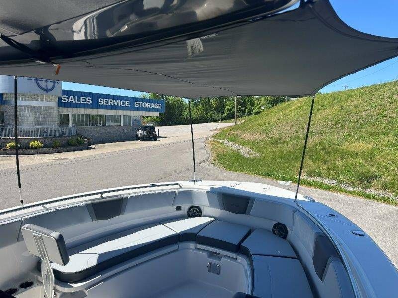 2026 Robalo R300 Center Console - 55