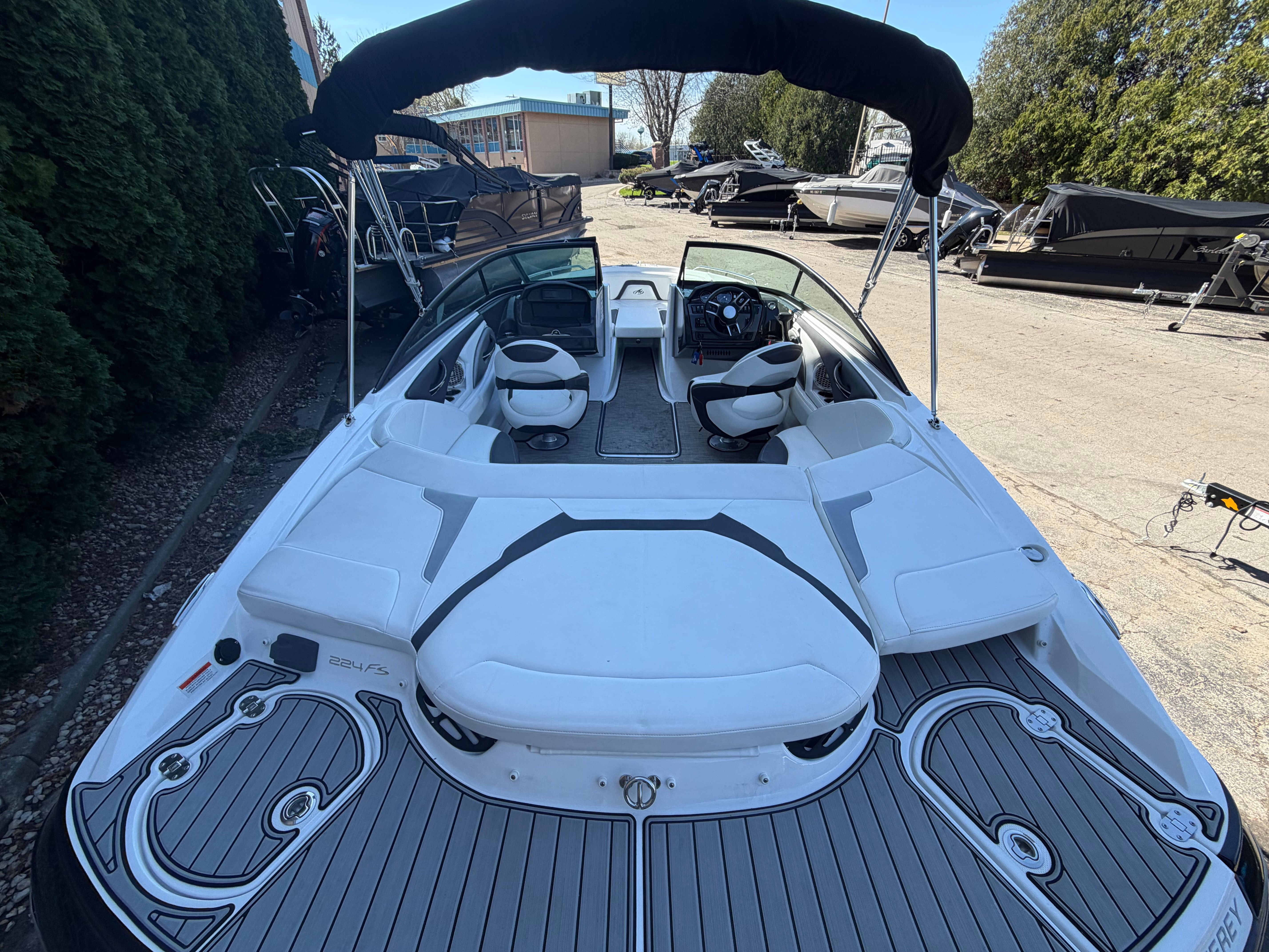 2019 Monterey 224FS - 18