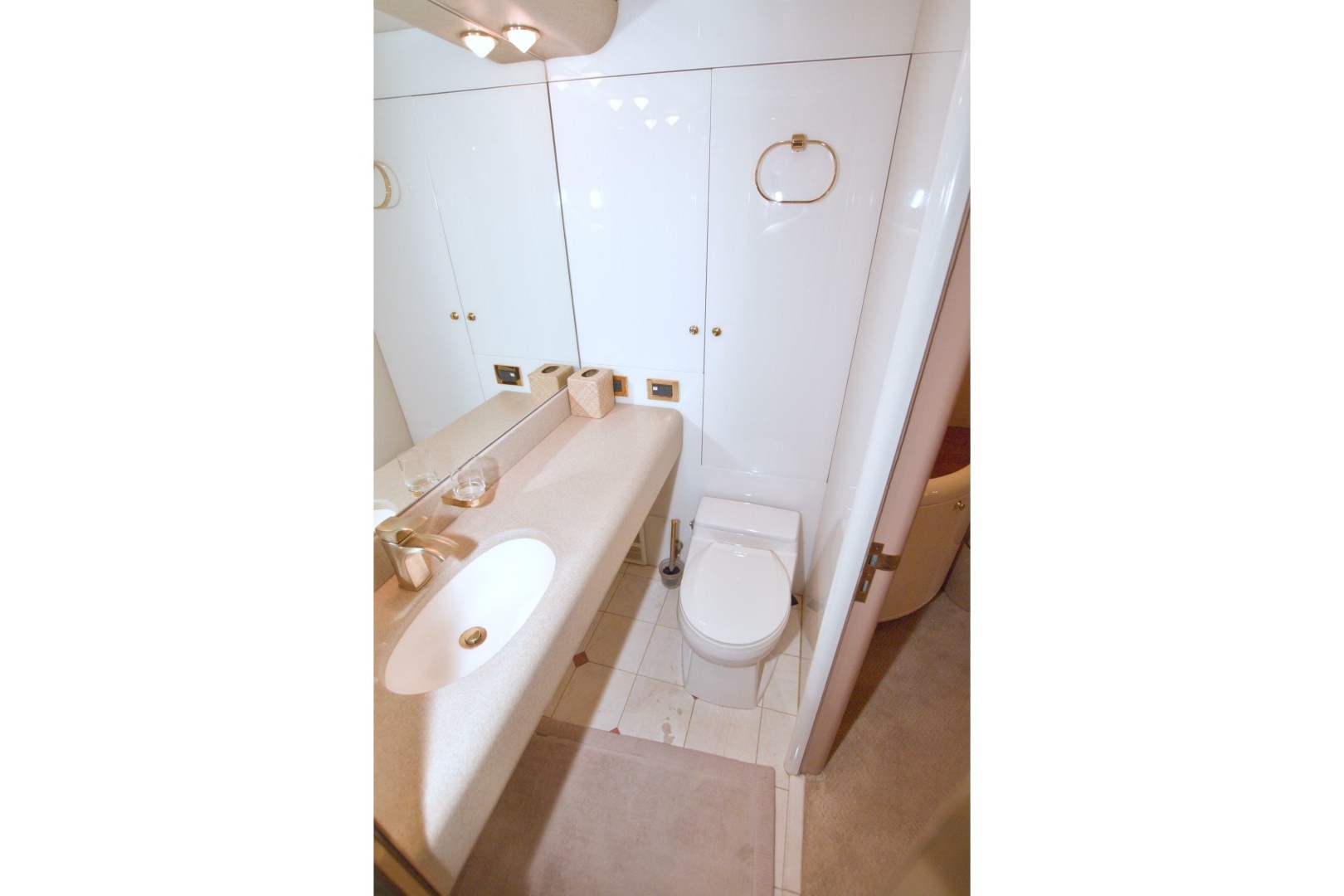 1998 Lazzara Yachts 76 Skylounge Grand Salon - Image 38