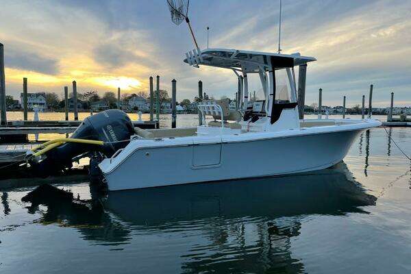 2017 Sea Hunt 235 SE