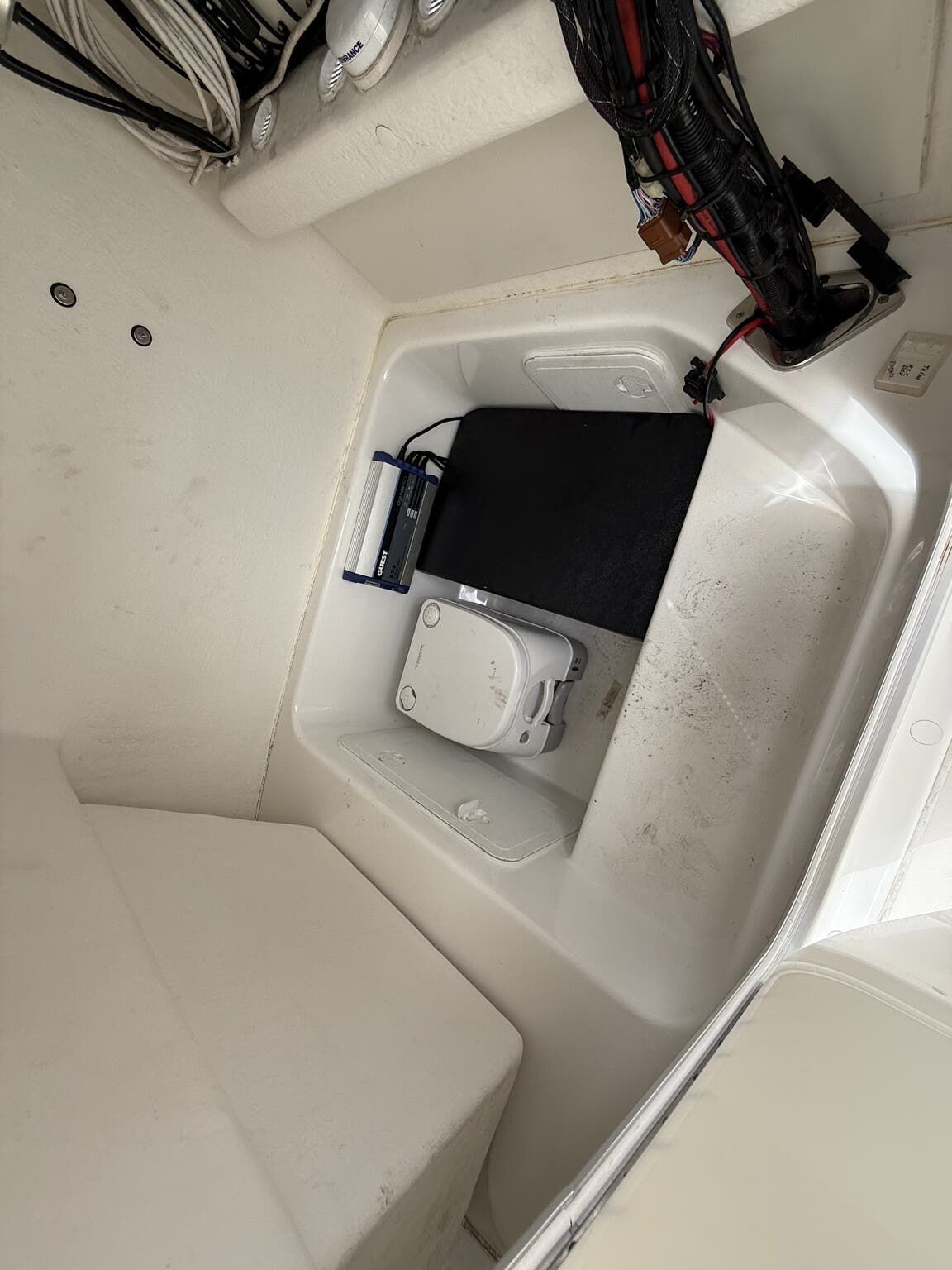 2021 Cape Horn XS 24 XS-160 HOURS-TWIN 200HP - 7