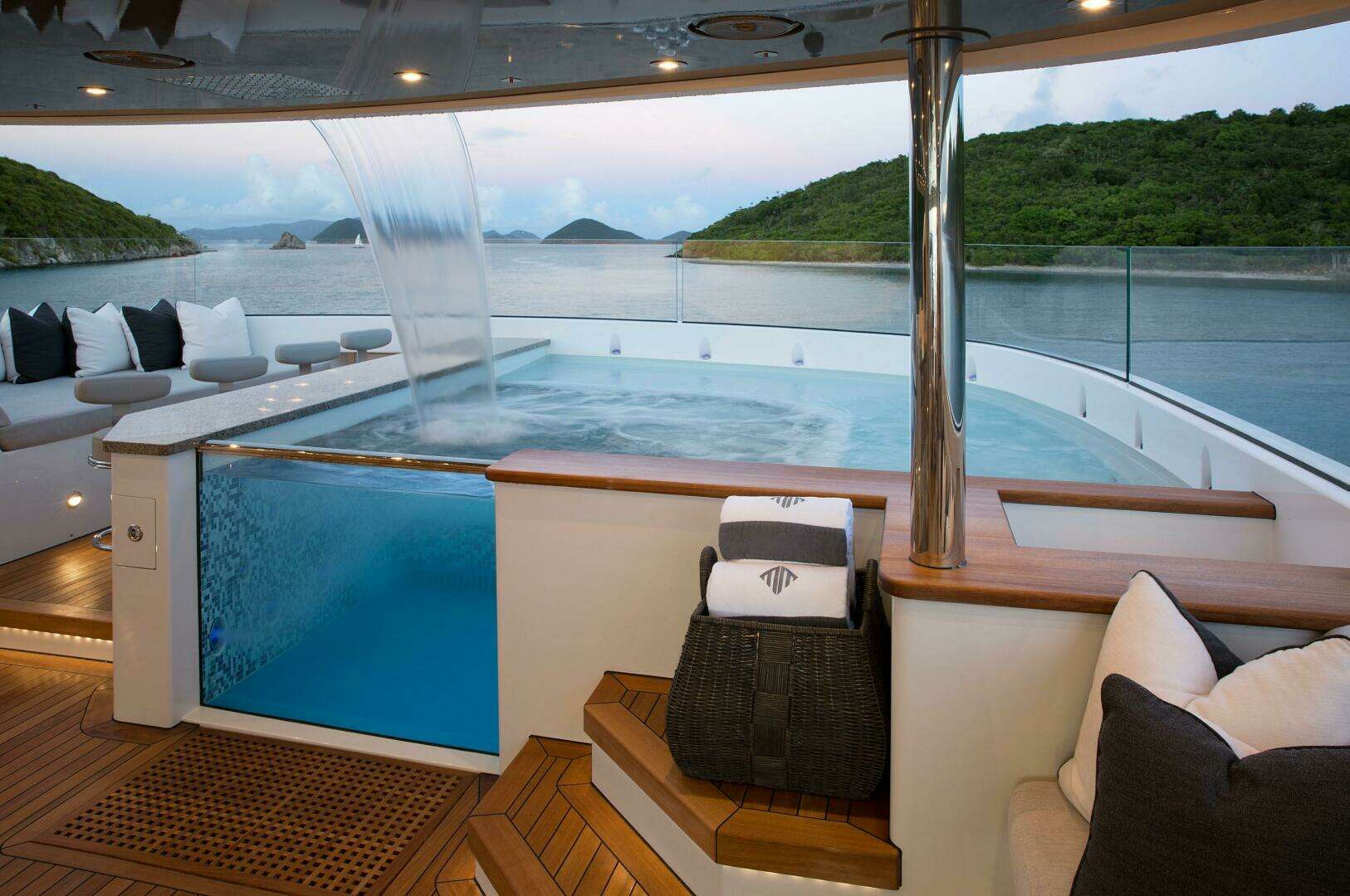 2016 Crescent Full Displacement, Twin Screw Diesel - Image 32
