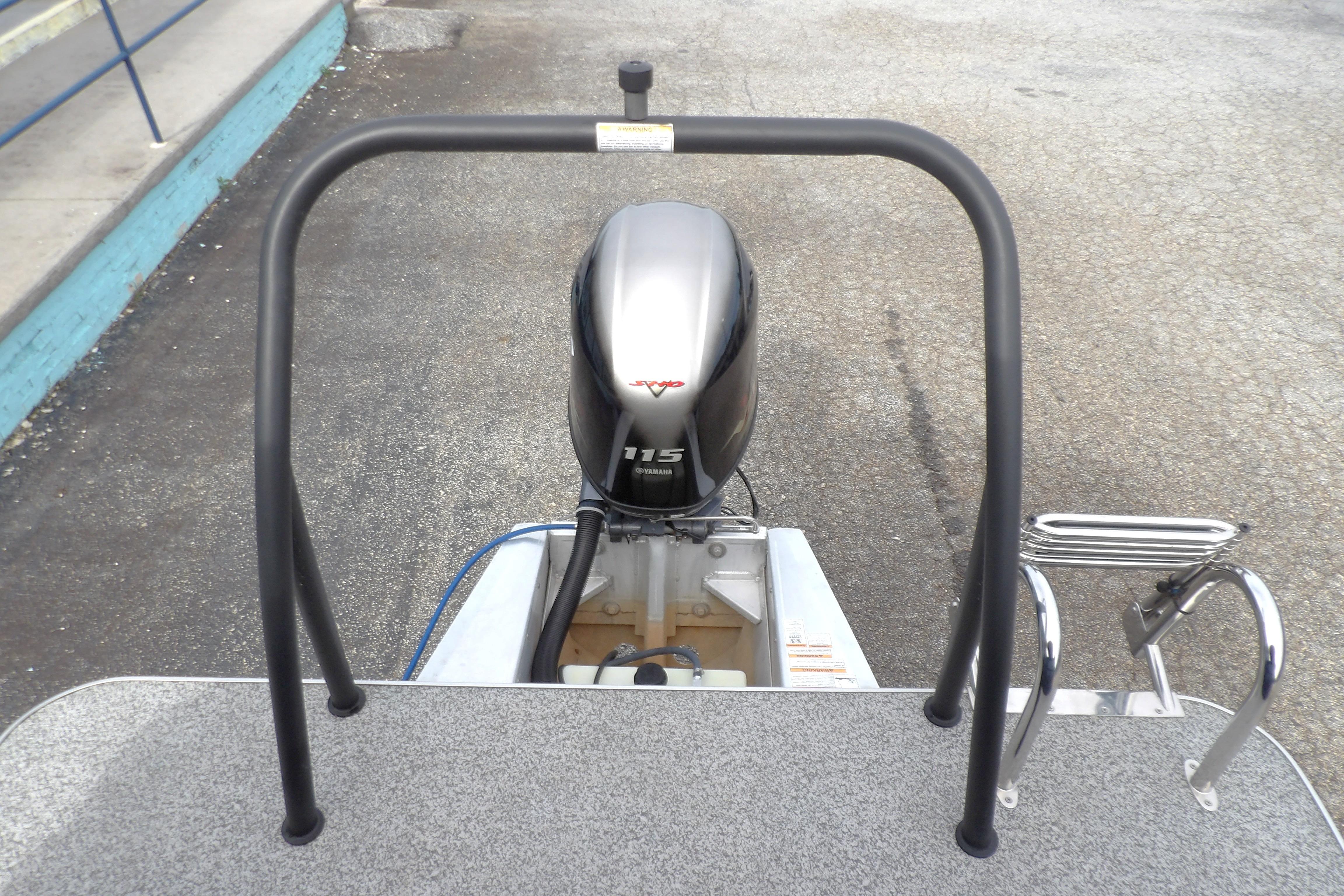 2022 Veranda Vista View 22RC boat with Yamaha 115 outboard motor, rear view.