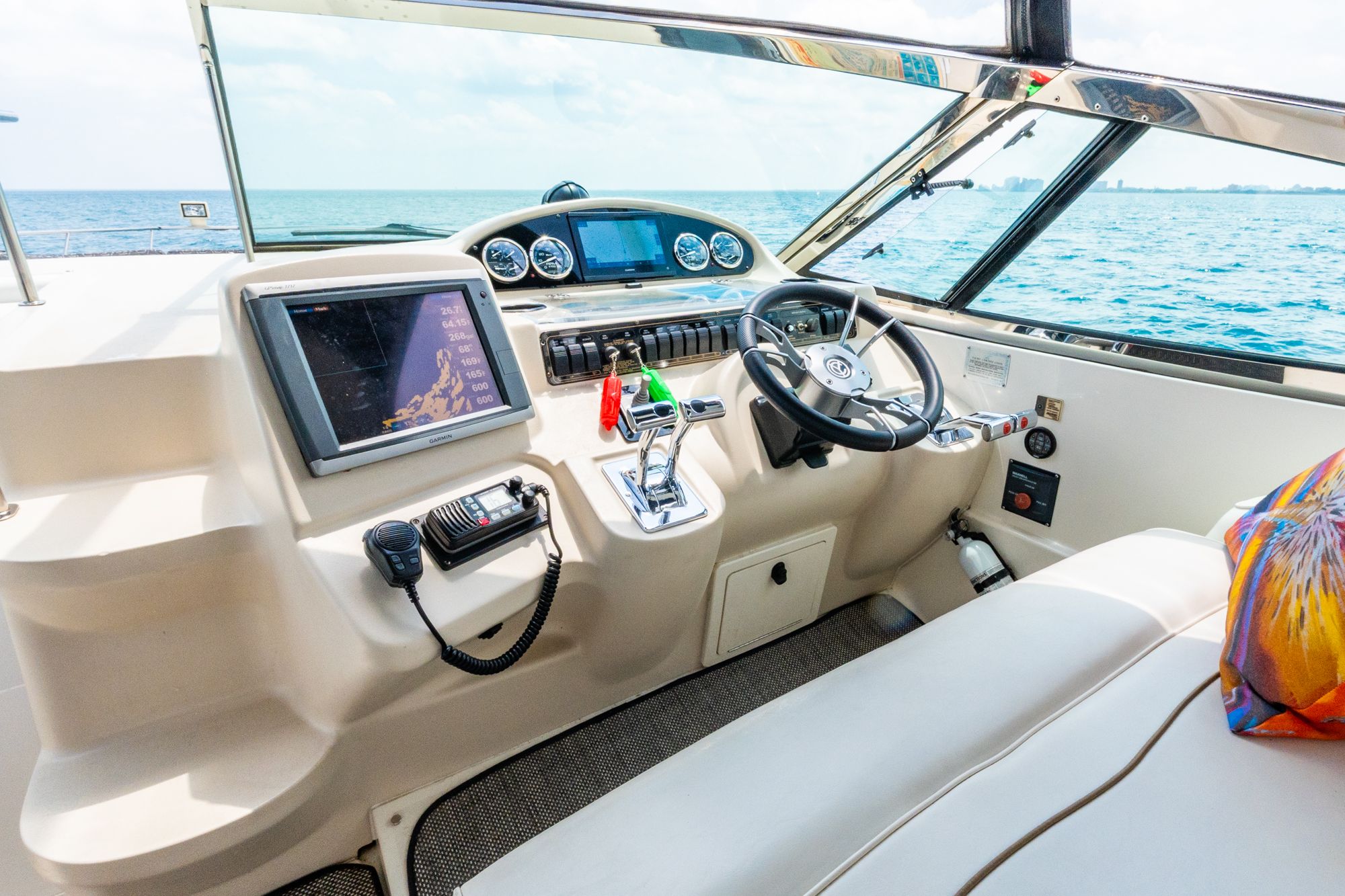 2000 Cruisers Yachts 3870 - 22