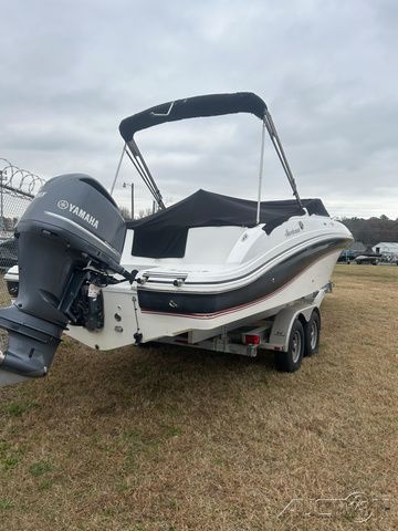 2014 Hurricane 2690 sun deck - 4