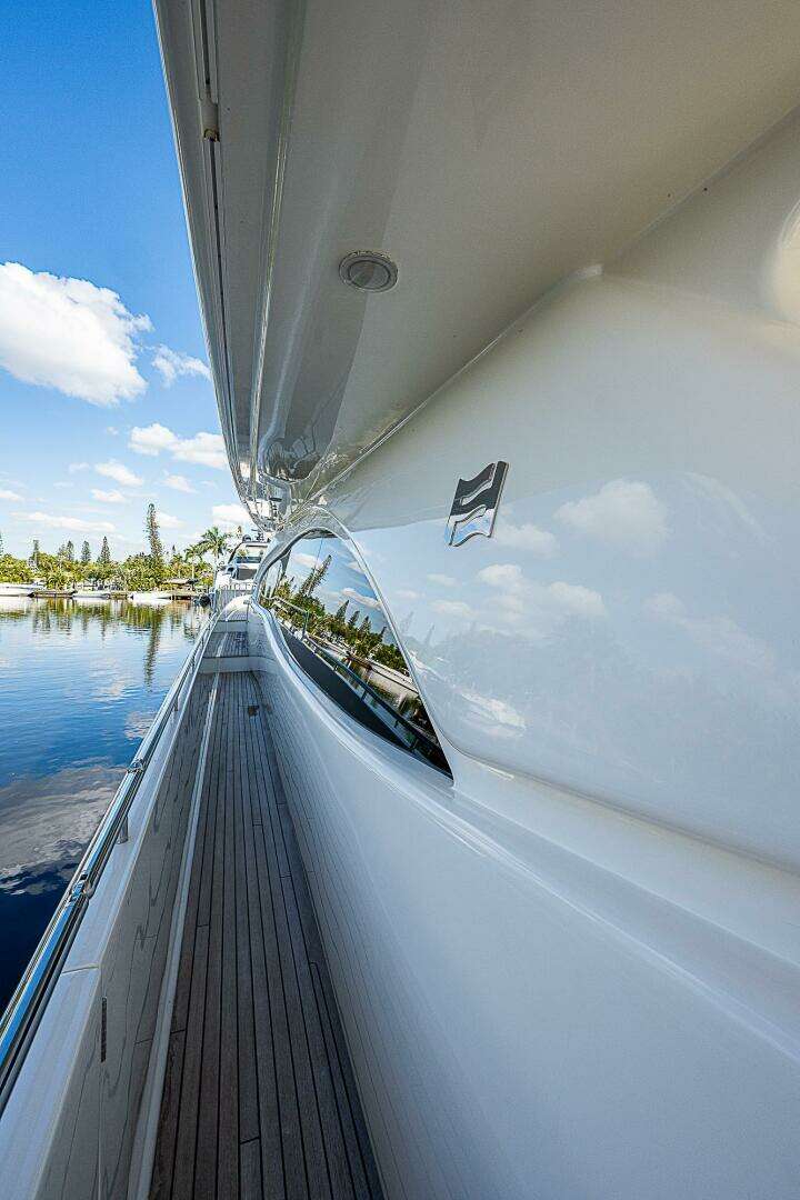 2006 Ferretti Yachts 830 - Image 22