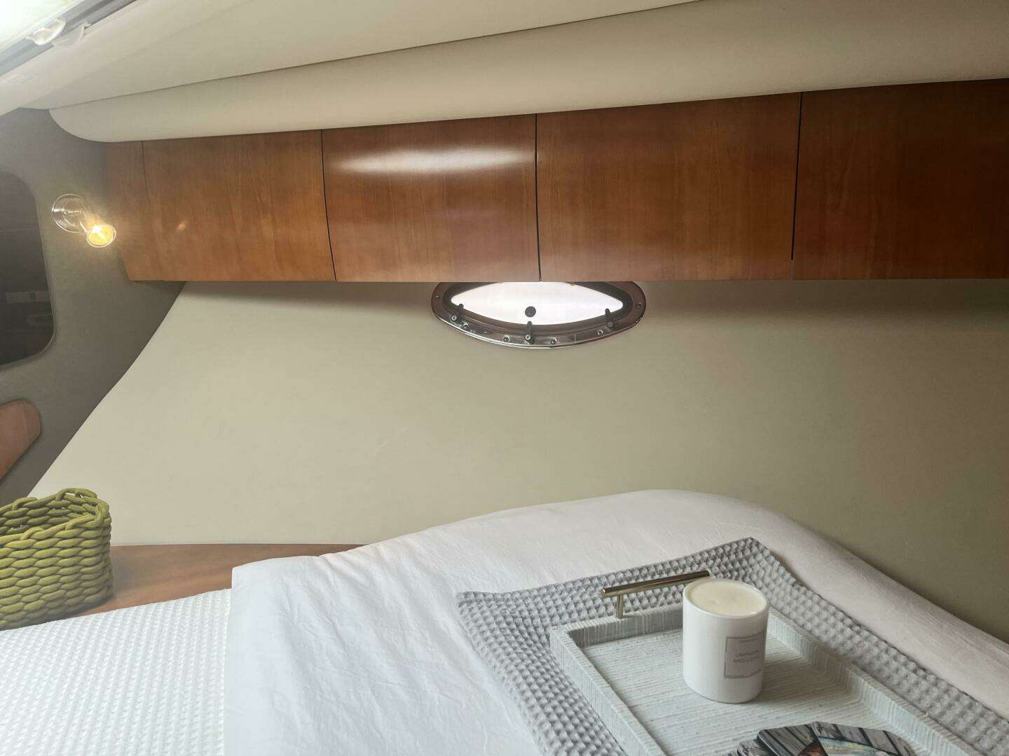 2008 Cruisers Yachts 390 Sport Coupe - Image 34