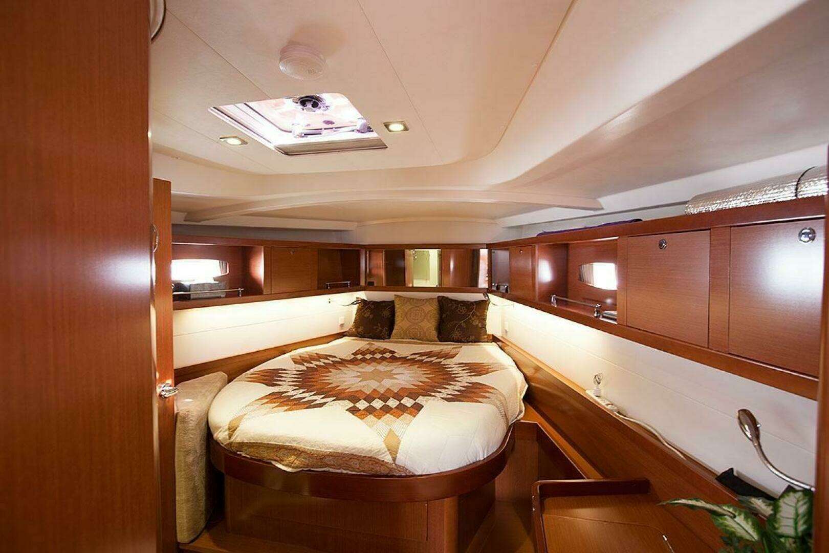 2013 Beneteau Oceanis - Image 12