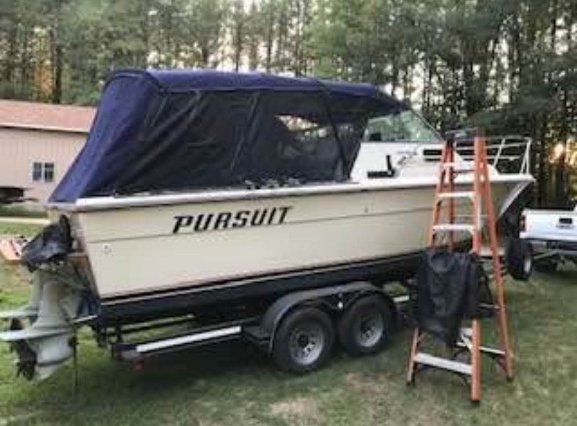 1984 Tiara Yachts PURSUIT 2600 on trailer outdoors.