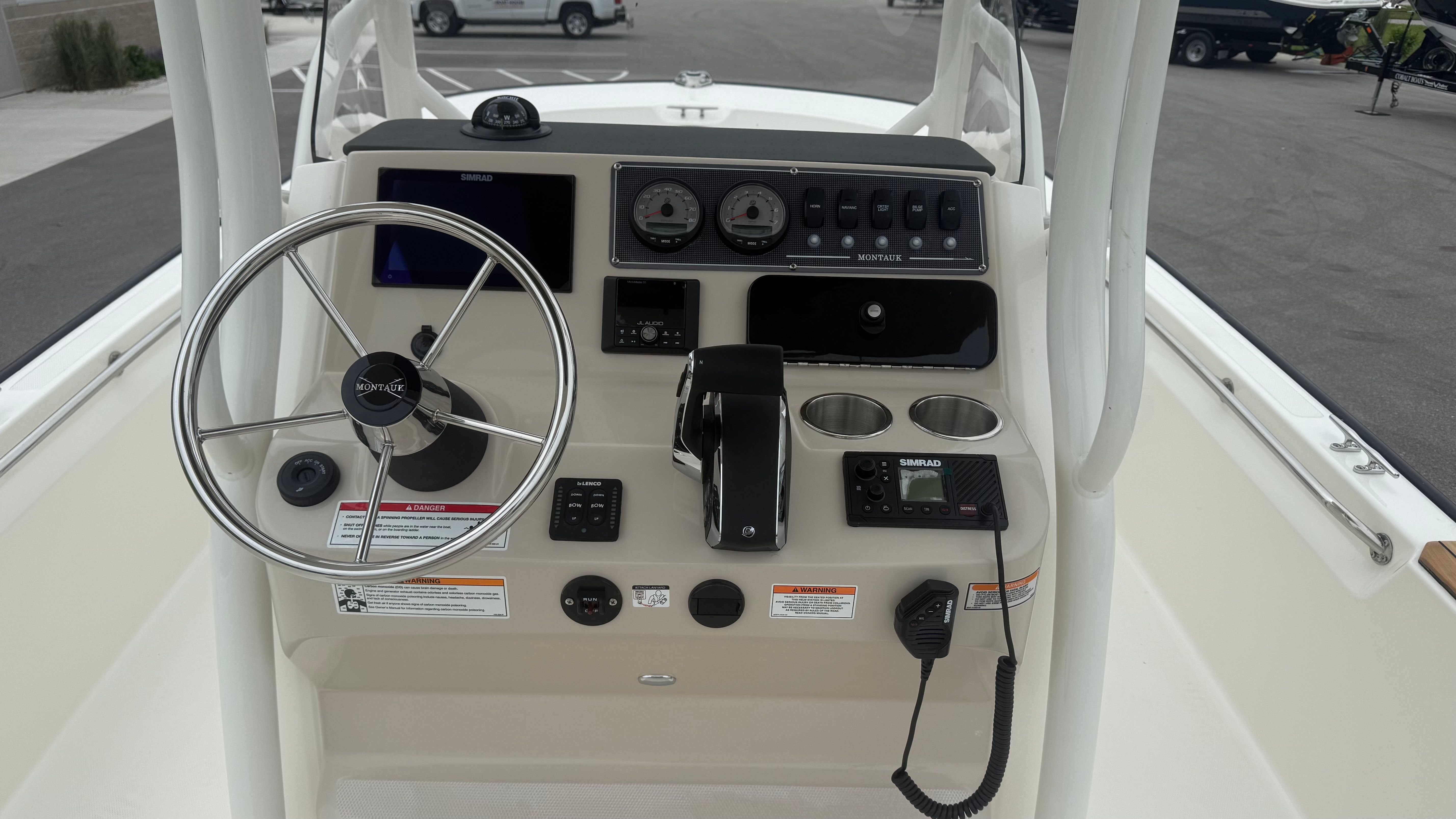 2026 Boston Whaler 210 Montauk - 9
