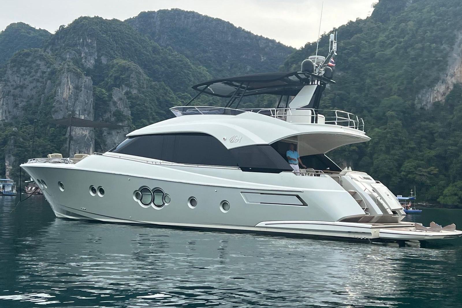 2015 Monte Carlo Yachts MCY 70