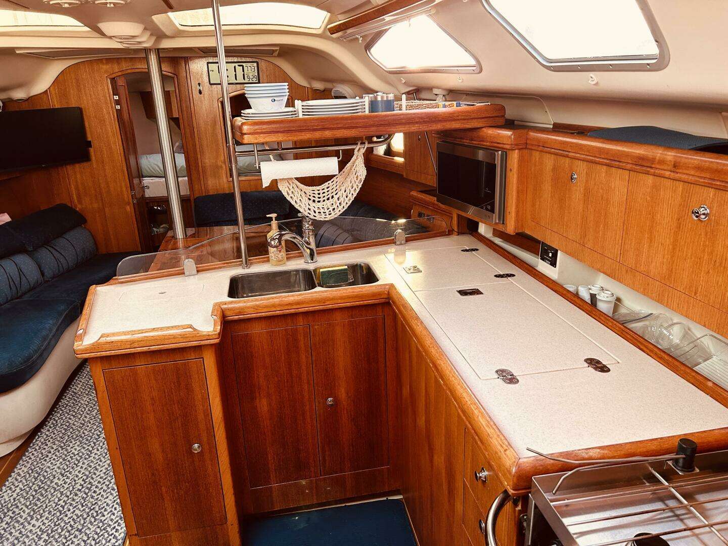 2003 Hunter 386 - Image 13