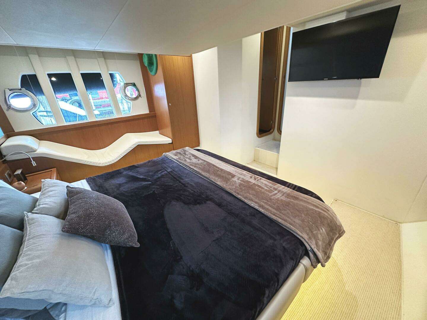 2014 Ferretti Yachts 530 - Image 28