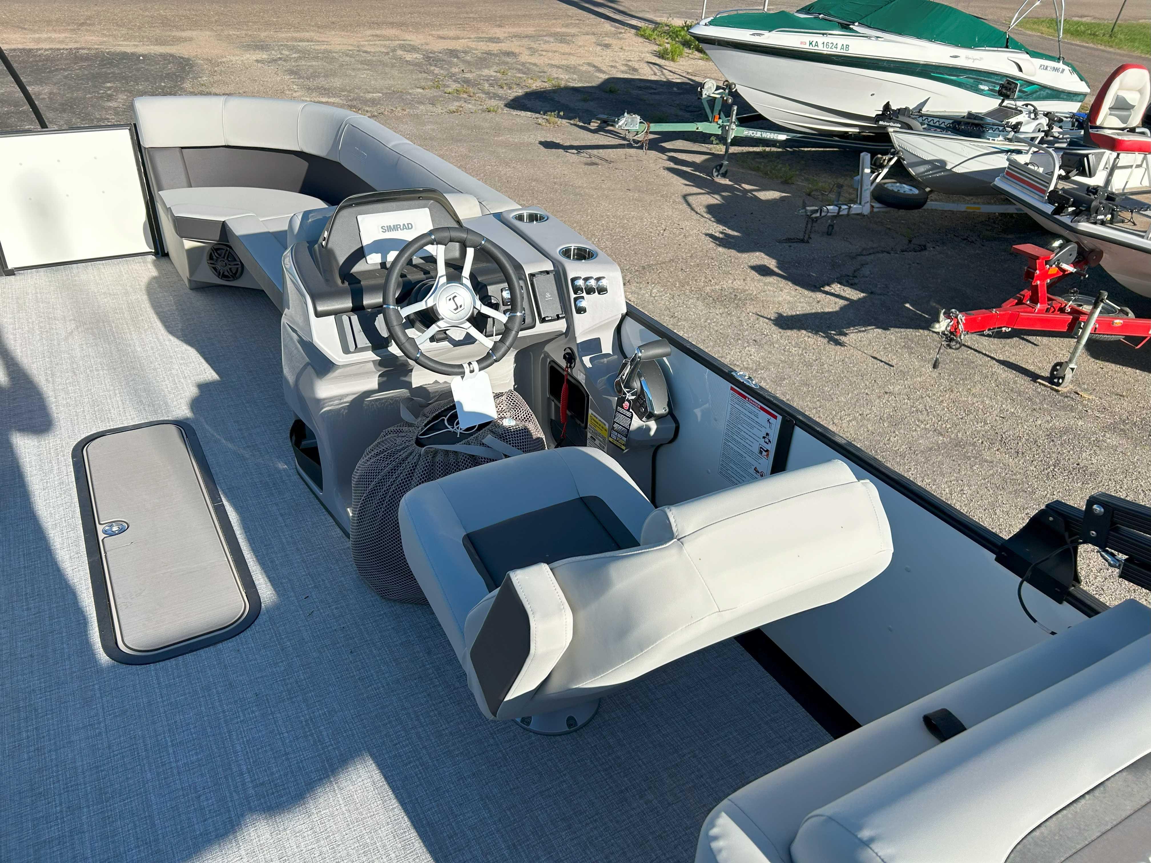 2025 Harris Tritoon Center Walk Through Cruiser