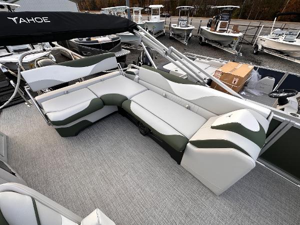 2025 Tahoe Pontoon LTZ Cruise Rear Bench with stylish seating on a boat deck.