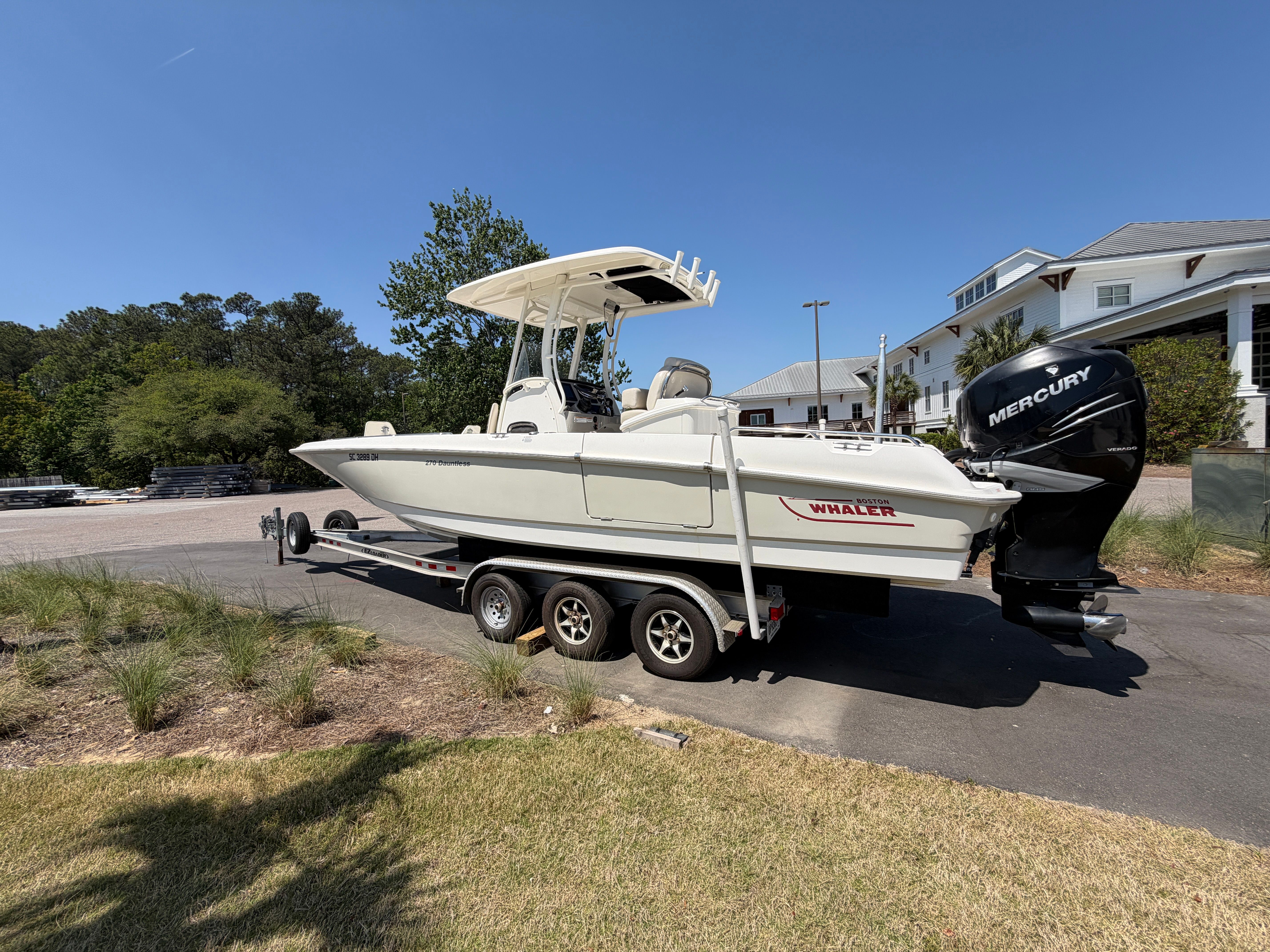2017 Boston Whaler 270 Dauntless