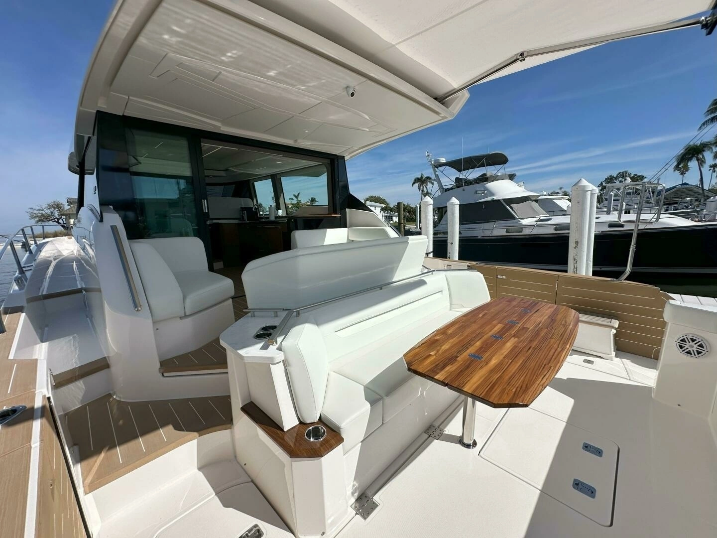 2025 Tiara Yachts EX 60 - Image 17