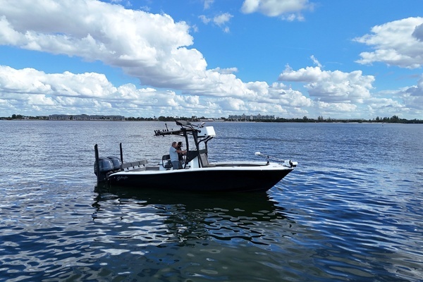 2018 Yellowfin 26 Hybrid